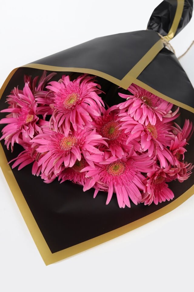 Fuşya Büyüsü Gerbera Buketi