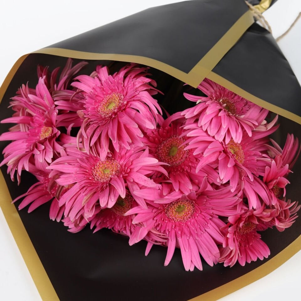 Fuşya Büyüsü Gerbera Buketi