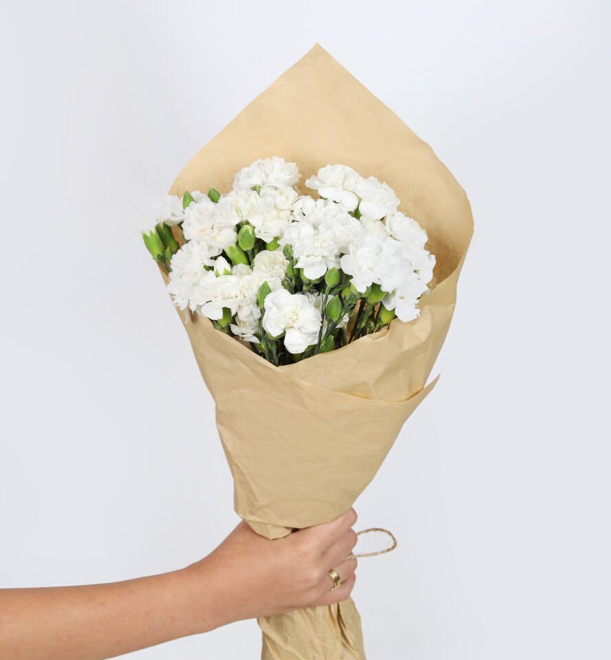 Beyaz Zarafet Karanfil Buketi