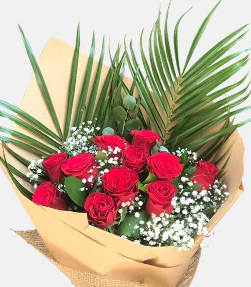 Kahverengi Ambalaj Kağıdında 11 Kırmızı Gül Buketi