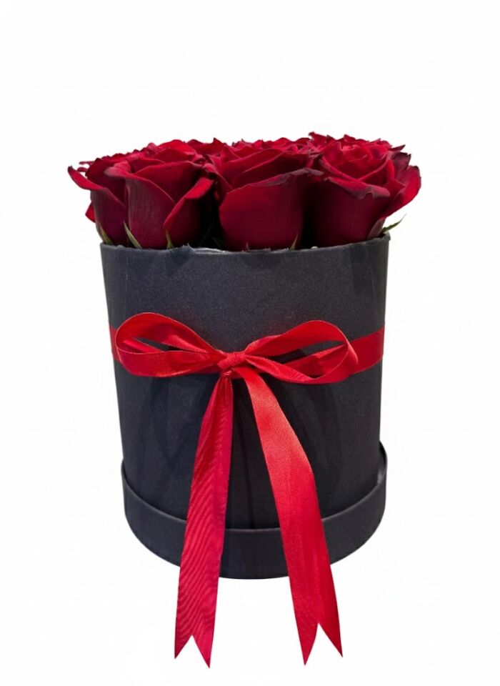Siyah Gül  Kutusunda 13 Kırmızı Gül