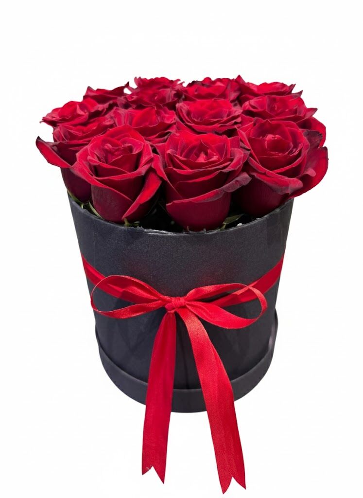 Siyah Gül  Kutusunda 13 Kırmızı Gül