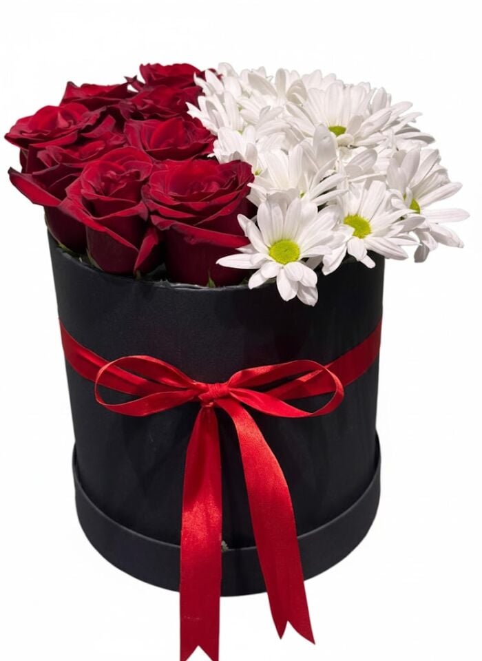 Siyah Silindir Kutuda Beyaz Papatya Kırmızı Gül
